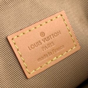 httpsrfrrf_6_.jpg Louis Vuitton Utility Phone Pocket – 16*19*6CM