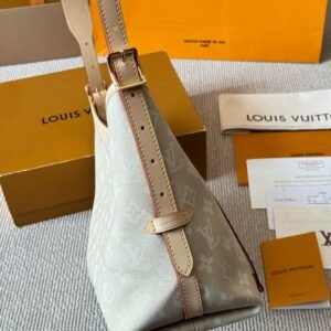 louis vuitton carryall bag size : 30 x 20cm