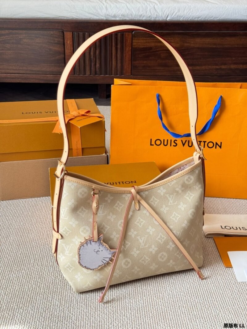 louis vuitton carryall bag size : 30 x 20cm