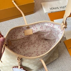 louis vuitton carryall bag size : 30 x 20cm