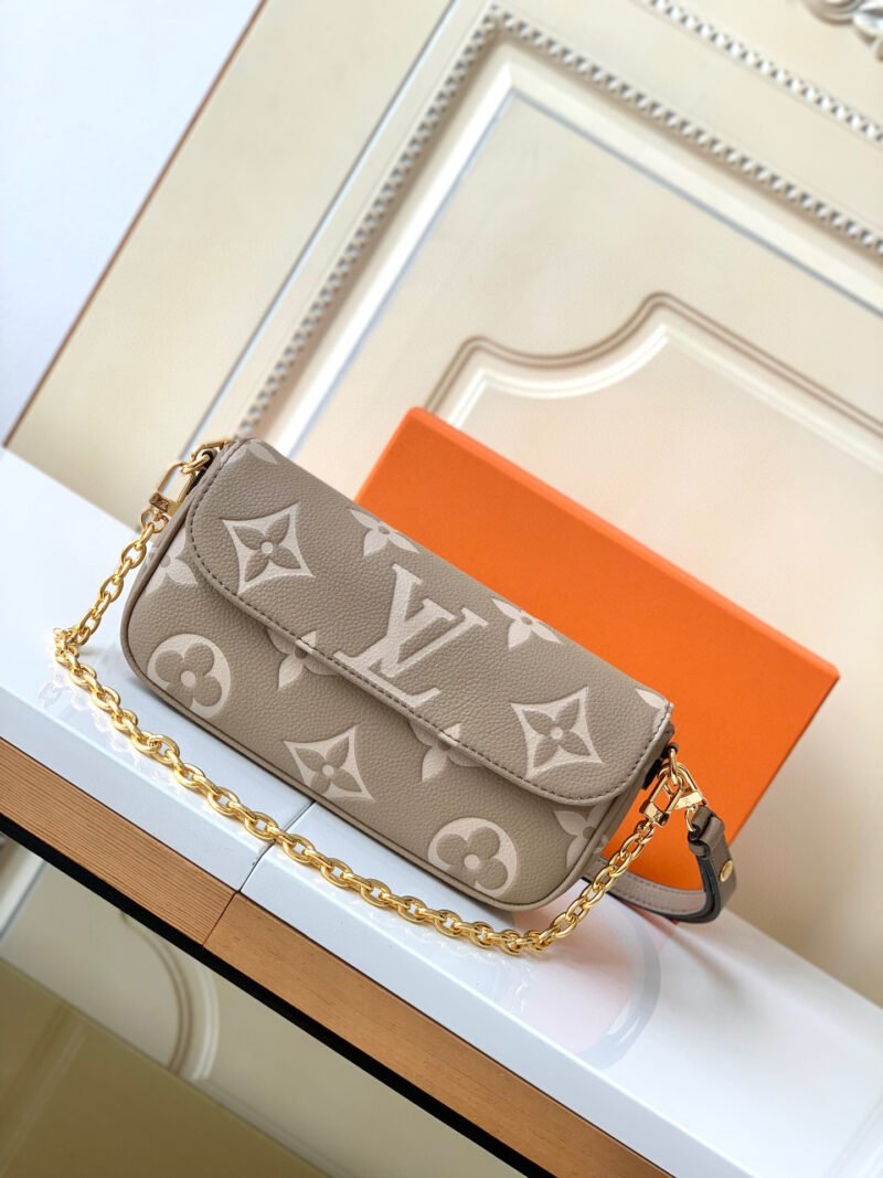 Louis Vuitton Wallet on Chain Ivy-23.5 x 12.0 x 4.3 CM