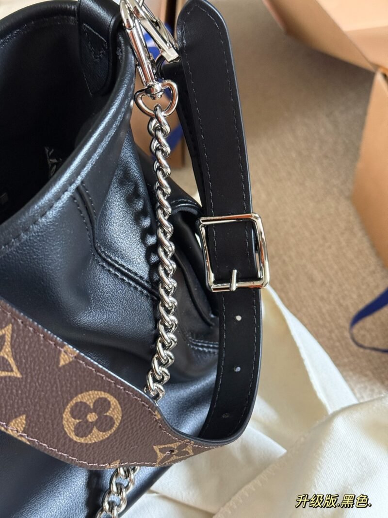 LOUIS VUITTON CARRYALL DARK PM 33*23*15cm