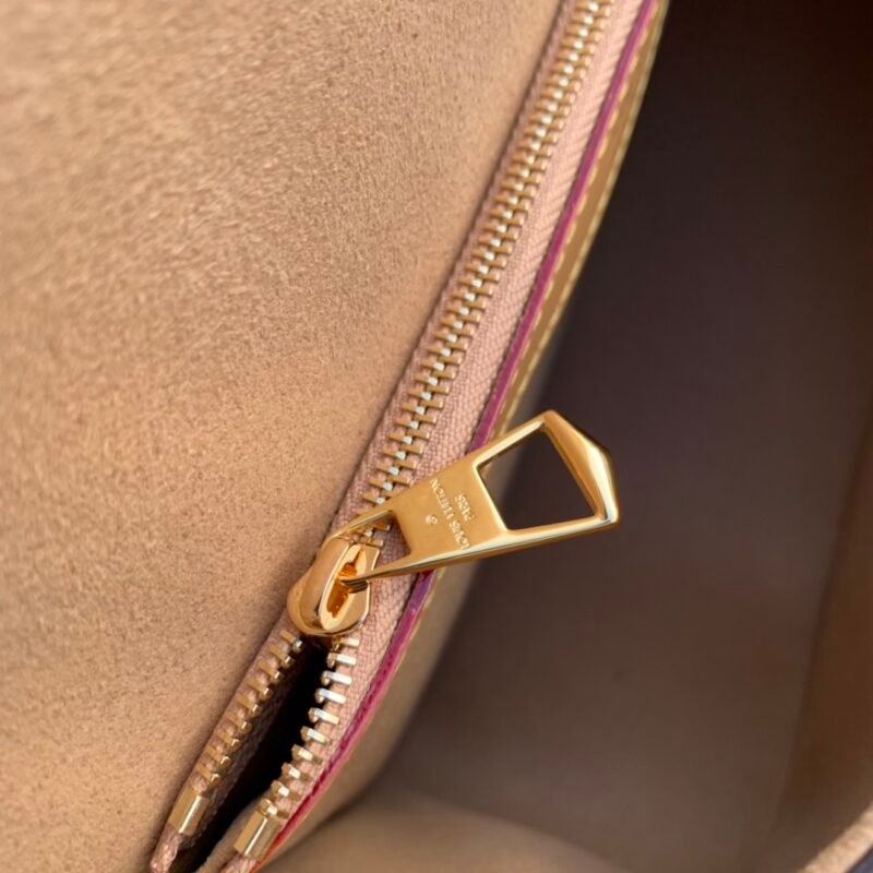 Louis Vuitton Diane Handbags-25*9*15CM