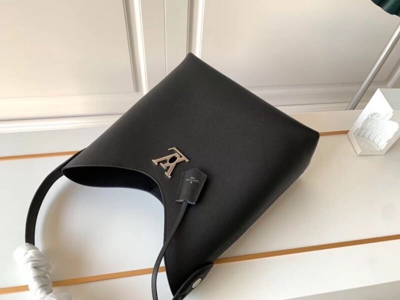 Louis Vuitton Lock Me Hobo-29.5*34*16CM