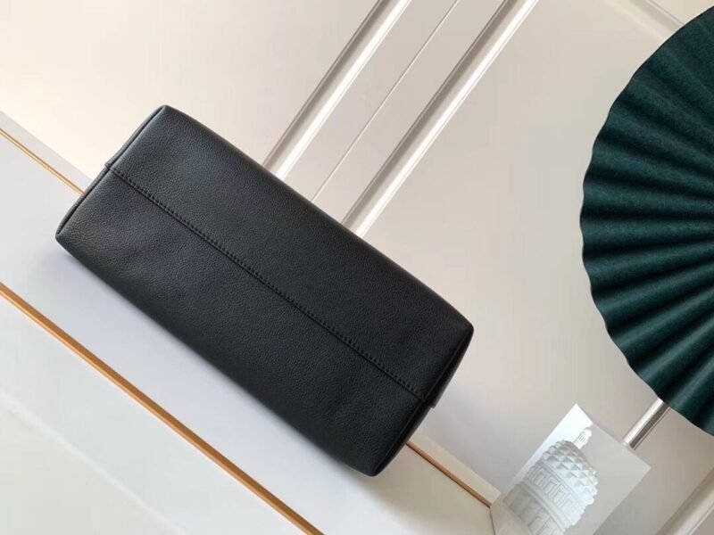 Louis Vuitton Lock Me Hobo-29.5*34*16CM