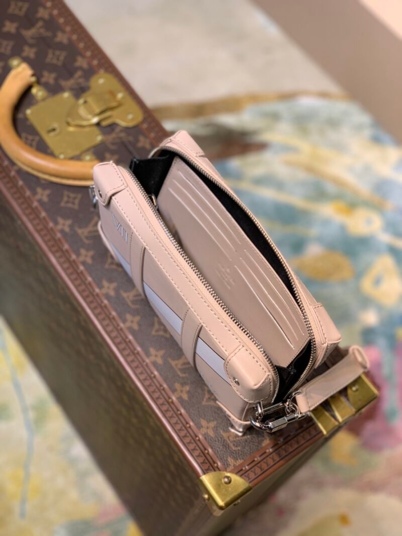 LV Soft Trunk Handbags-M45880-22.5 x 14.0 x 5CM