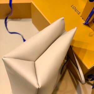 Louis Vuitton Lockme Handbags M57345-42*28*15CM