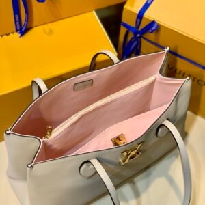 Louis Vuitton Lockme Handbags M57345-42*28*15CM