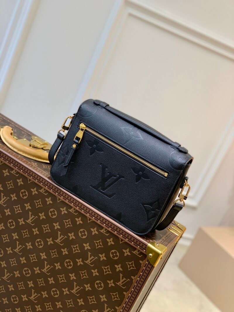 Louis Vuitton Pochette Metis Handbags-25*19*7CM