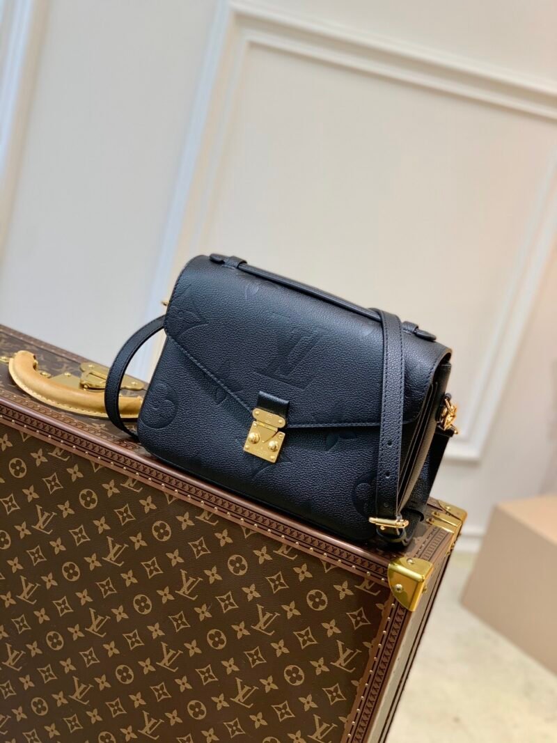 Louis Vuitton Pochette Metis Handbags-25*19*7CM