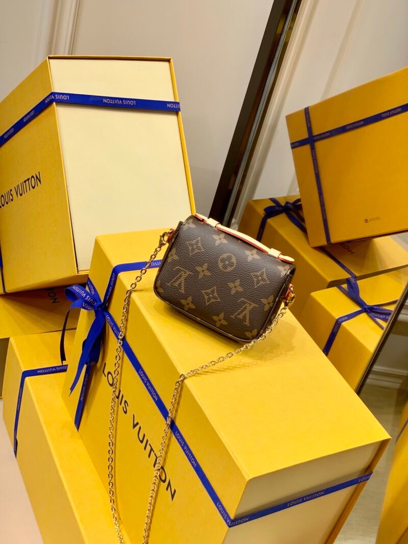 Louis Vuitton Micro Metis Handbags-14*11* 3.5 CM