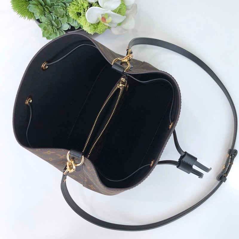 lvbag-133443_5_.jpg Louis Vuitton NéoNoé Bucket Bag -26X22X27CM