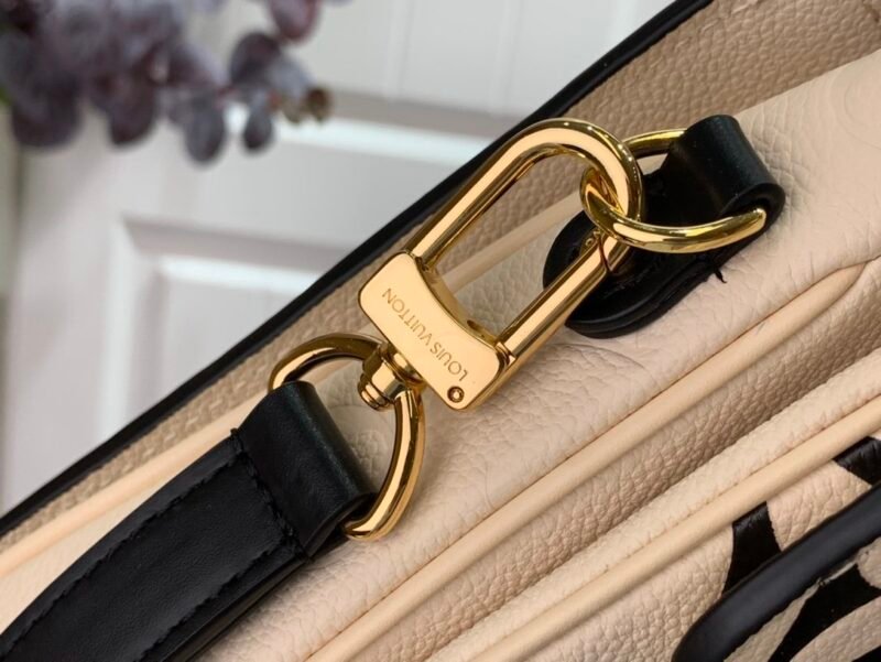 Louis Vuitton Pochette Metis Handbags-25*19*7CM