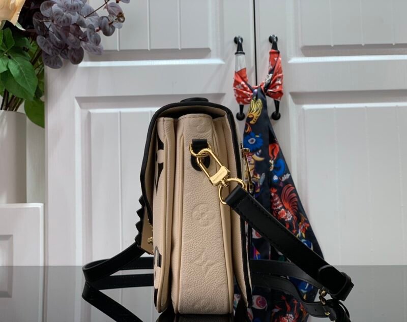 Louis Vuitton Pochette Metis Handbags-25*19*7CM