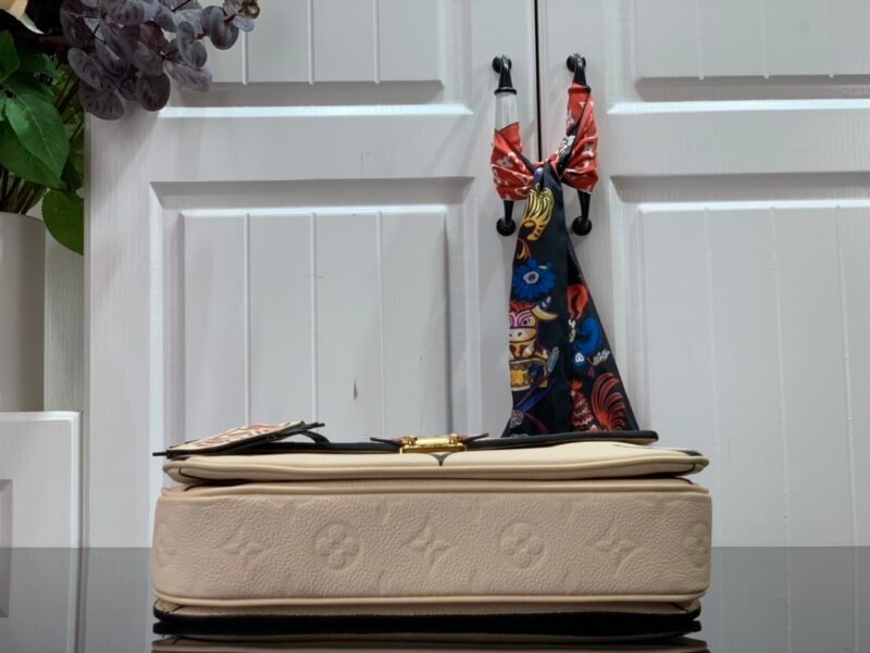 Louis Vuitton Pochette Metis Handbags-25*19*7CM