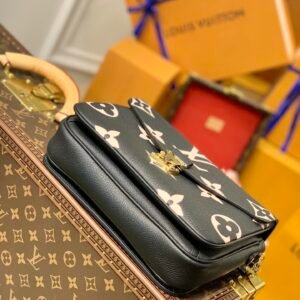 Louis Vuitton Pochette Metis Handbags-25*19*7CM