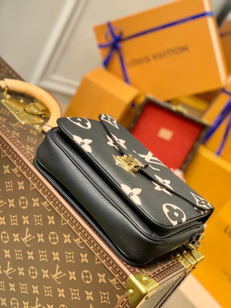 Louis Vuitton Pochette Metis Handbags-25*19*7CM