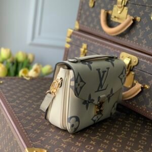 Louis Vuitton Pochette Metis Handbags-25*19*7CM