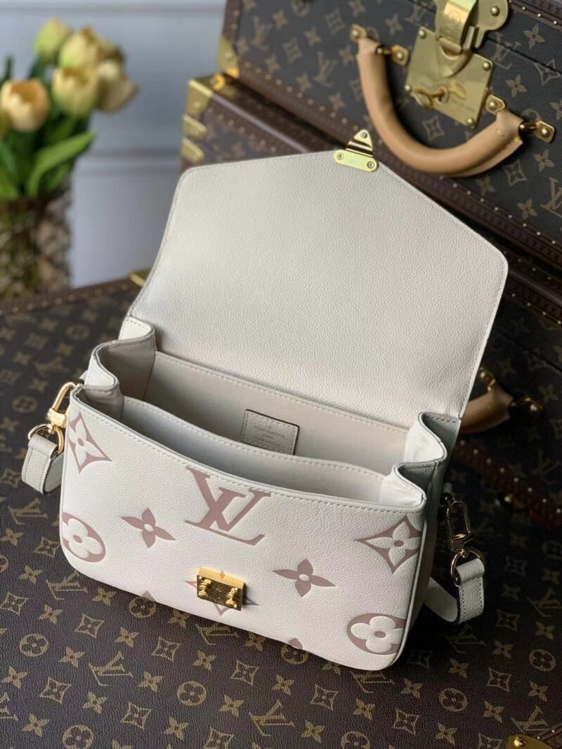 Louis Vuitton Pochette Metis Handbags-25*19*7CM