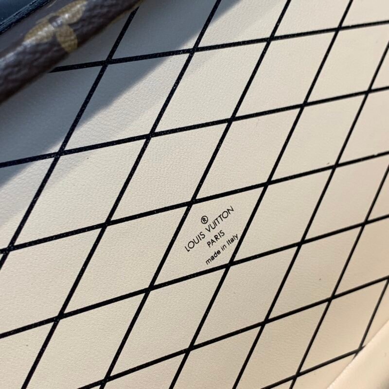 Louis Vuitton Petite Malle East West-27*12*6.5CM