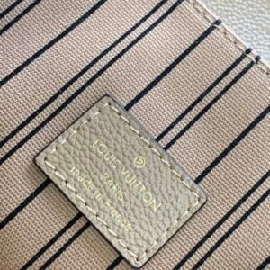 Louis Vuitton Pochette Metis Handbags-25*19*7CM
