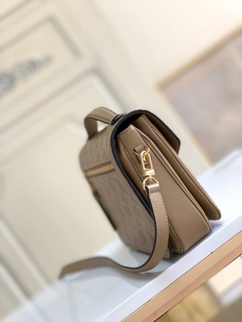 Louis Vuitton Pochette Metis Handbags-25*19*7CM