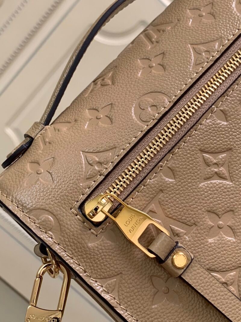 Louis Vuitton Pochette Metis Handbags-25*19*7CM
