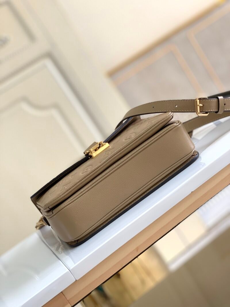 Louis Vuitton Pochette Metis Handbags-25*19*7CM