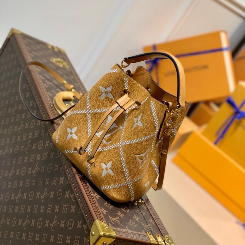 Louis Vuitton M46023 NeoNoe BB Handbag-20*20*13CM
