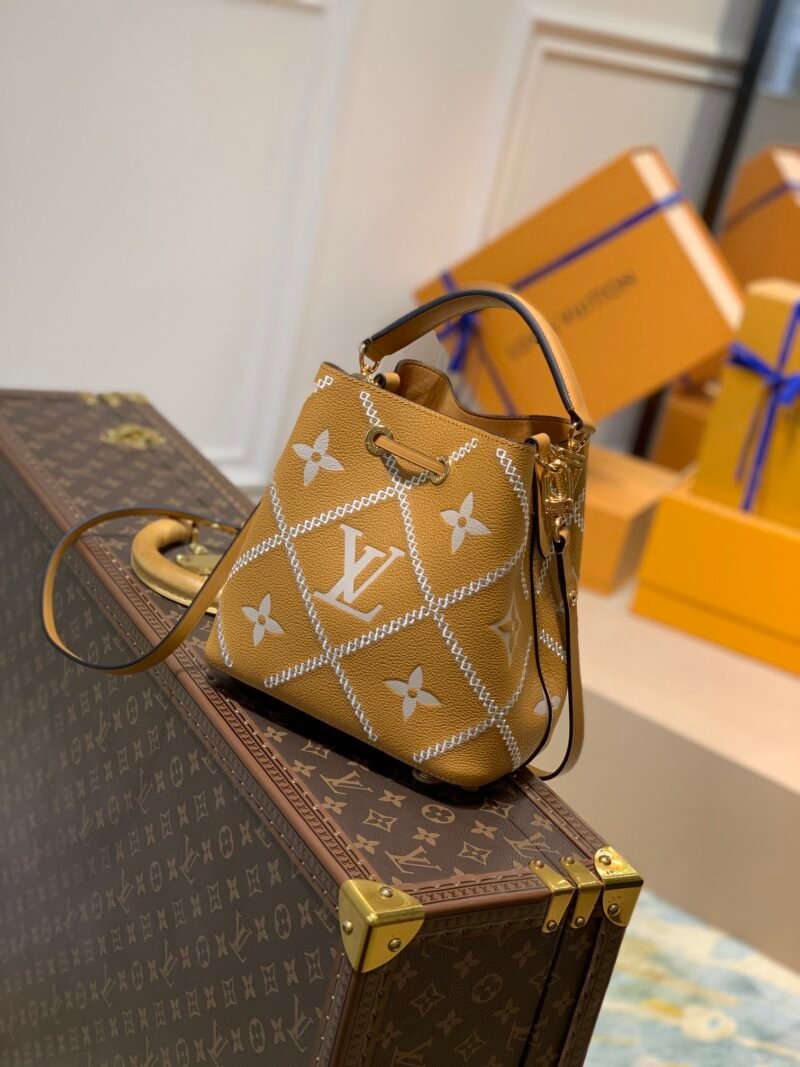 Louis Vuitton M46023 NeoNoe BB Handbag-20*20*13CM