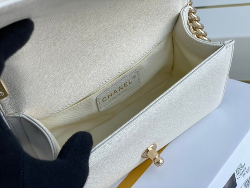 rew-05454_1_.jpg Ch@nel Boy Bag-Caviar-20CM