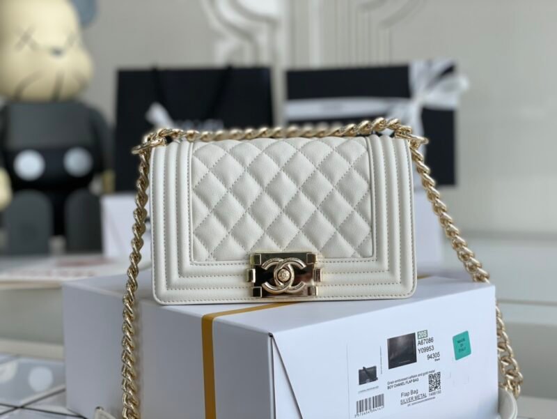 rew-05454_2_.jpg Ch@nel Boy Bag-Caviar-20CM