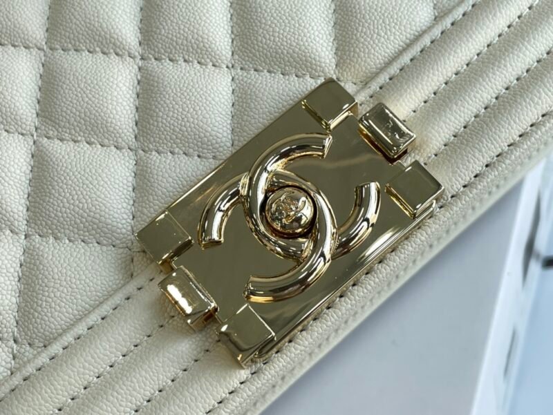 rew-05454_4_.jpg Ch@nel Boy Bag-Caviar-20CM