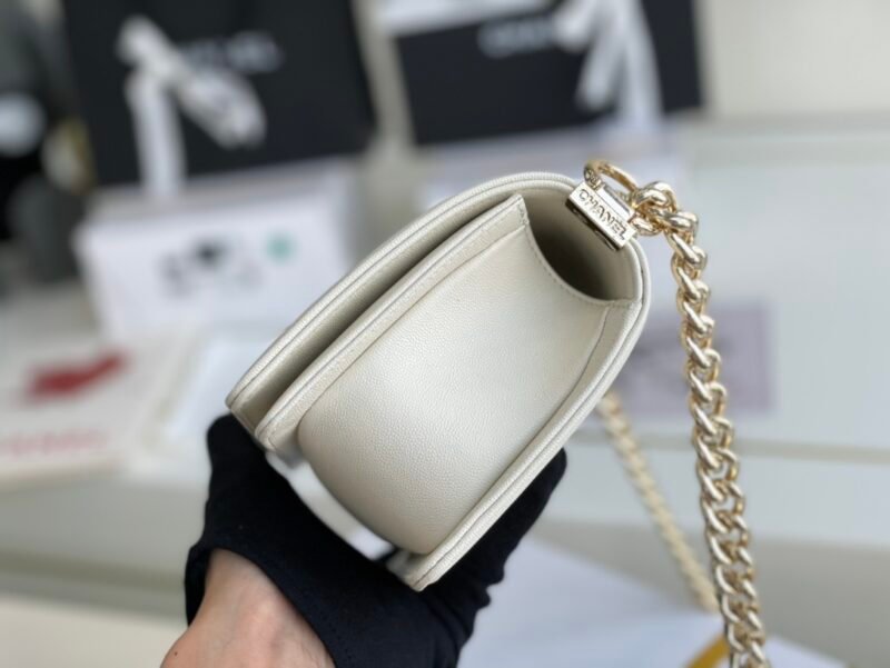 rew-05454_5_.jpg Ch@nel Boy Bag-Caviar-20CM