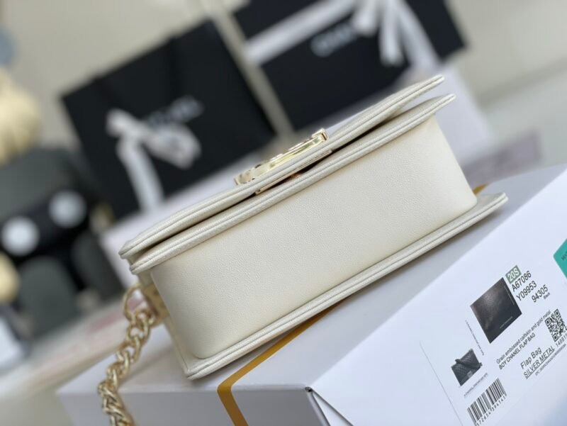 rew-05454_7_.jpg Ch@nel Boy Bag-Caviar-20CM