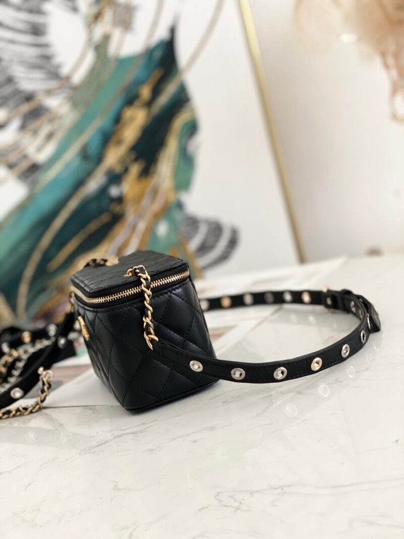 rew-9586443_1_.jpg Ch@nel Cosmetic Bag-18CM