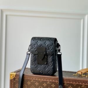 Louis Vuitton S-Lock Vertical Wearable Handbag-12*19*7CM