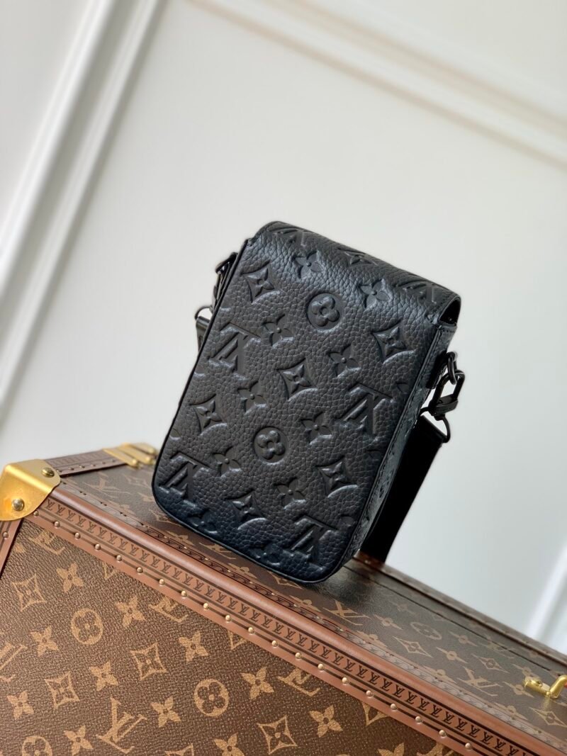 Louis Vuitton S-Lock Vertical Wearable Handbag-12*19*7CM