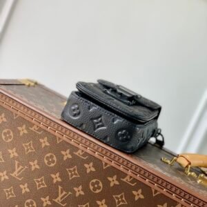 Louis Vuitton S-Lock Vertical Wearable Handbag-12*19*7CM