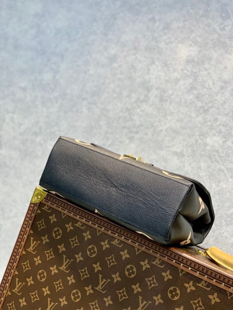 Louis Vuitton Madeleine Handbag-30.0 x 19.5 x 11CM