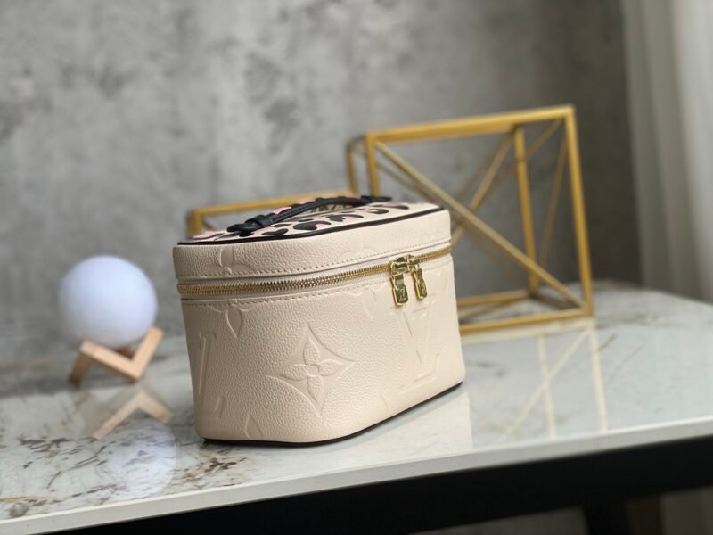 Louis Vuitton Cosmetic Bag-20*13.5*12CM