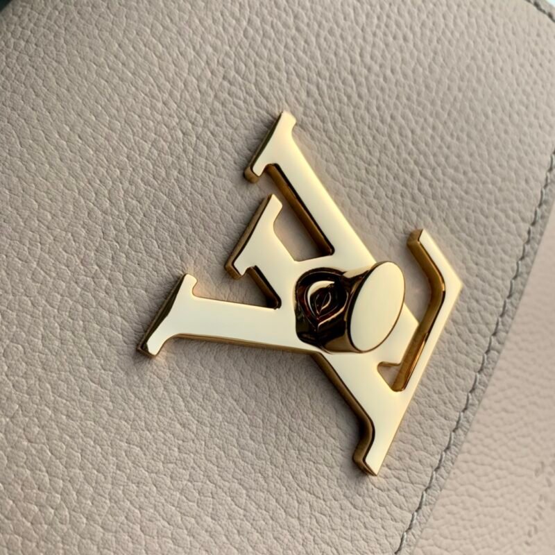 Louis Vuitton Lockme Ever 23x17x10CM