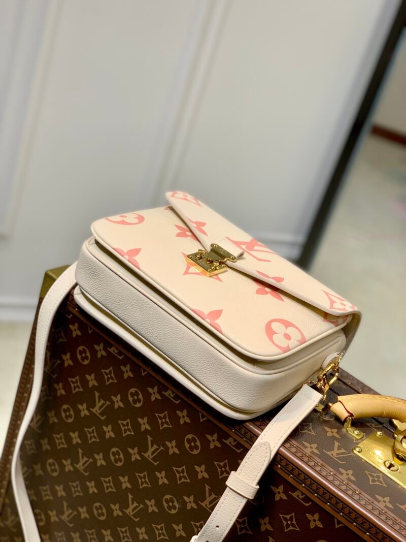 Louis Vuitton Pochette Metis Handbags-25*19*7CM