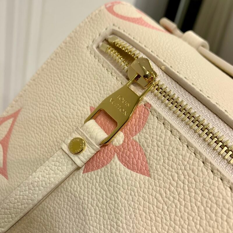 Louis Vuitton Pochette Metis Handbags-25*19*7CM
