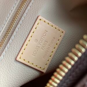 Louis Vuitton Cosmetic Bag M46458-27*18*9CM