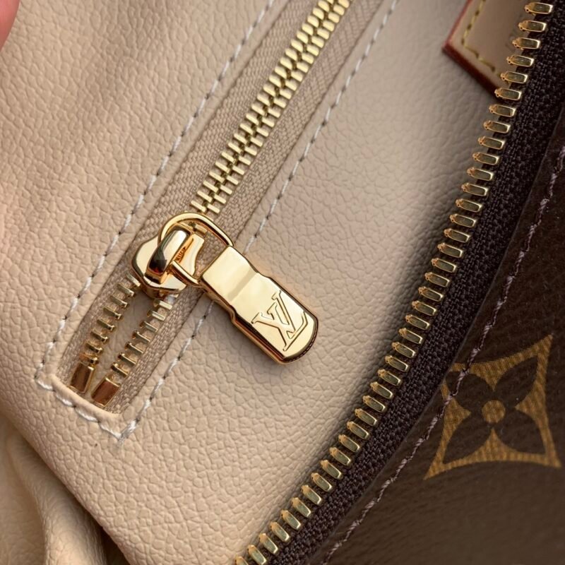 Louis Vuitton Cosmetic Bag M46458-27*18*9CM