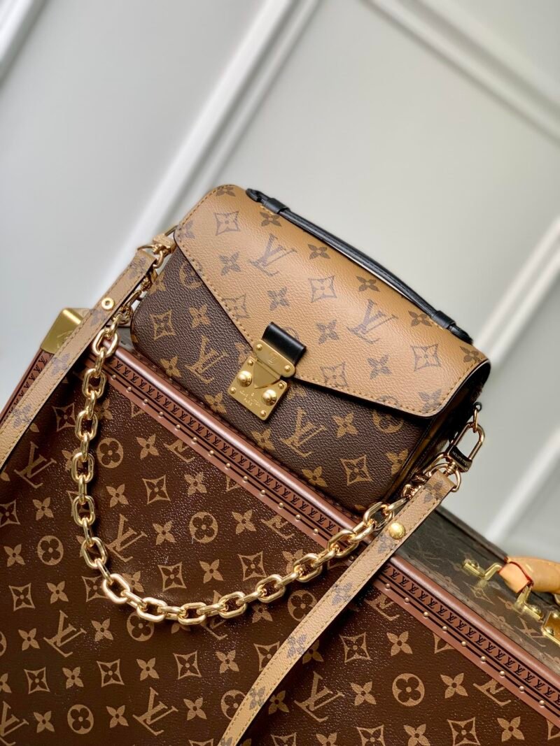 Louis Vuitton Pochette Metis Handbags-21.5*13.5*6CM