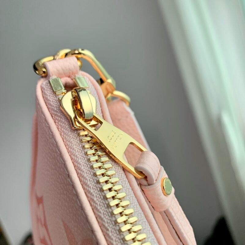 Louis Vuitton Easy Pouch On Strap-19×11.5x3CM