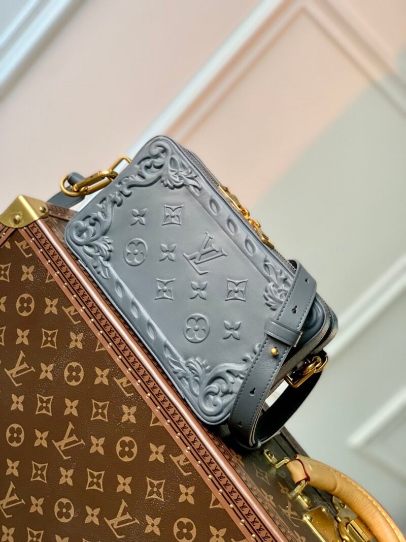 wsxc1686863092958_1.jpg LV -Handle Soft Trunk-M21677-22.5 x 14 x 5CM