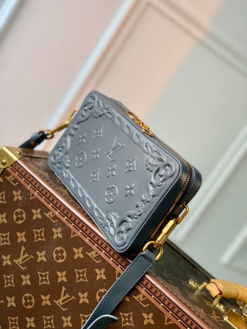 wsxc1686863092959_2.jpg LV -Handle Soft Trunk-M21677-22.5 x 14 x 5CM